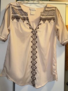 MM Couture by Miss Me Boho
Embroidered V-Neck Top Size XS